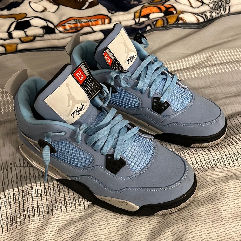 Air Jordan 4 Retro University Blue